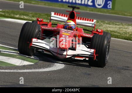 Imola, Italien - 23. April 2006: F1-Weltmeisterschaft. San Marino Grand Prix, Felipe Massa im Einsatz auf Ferrari 248 F1 während des Trainings. Stockfoto