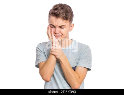 Schöner trauriger Teenager Junge mit Zahnschmerzen, isoliert auf weißem Hintergrund Stockfoto