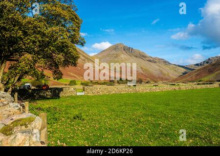 Great Gable aus Wasdale Head, Lake District National Park, Cumbria, Großbritannien Stockfoto