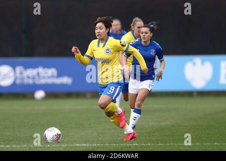 Liverpool, Großbritannien. Oktober 2020. Lee Geum-Min von Brighton & Hove Albion macht eine Pause. Barclays Women's super League match, Everton Women gegen Brighton & Hove Albion Women im Walton Hall Park in Liverpool am Sonntag, 18. Oktober 2020. Dieses Bild darf nur für redaktionelle Zwecke verwendet werden. Nur redaktionelle Verwendung, Lizenz für kommerzielle Nutzung erforderlich. Keine Verwendung in Wetten, Spiele oder ein einzelner Club / Liga / Spieler Publikationen.pic von Chris Stading / Andrew Orchard Sport Fotografie / Alamy Live News Kredit: Andrew Orchard Sport Fotografie / Alamy Live News Stockfoto