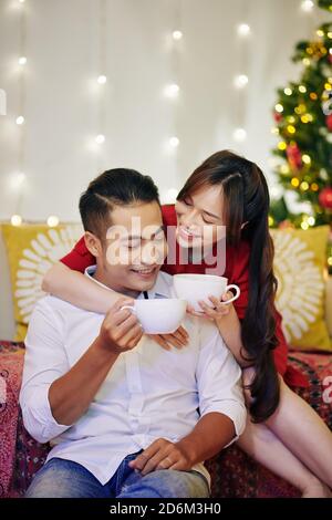 Paar genießen heiße Schokolade Stockfoto