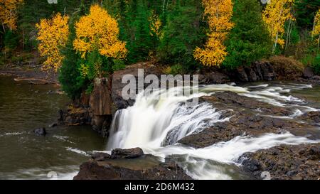 Die Middle Falls des Pegeon River im Pigeon River Provincial Park, Ontario, Kanada. Stockfoto