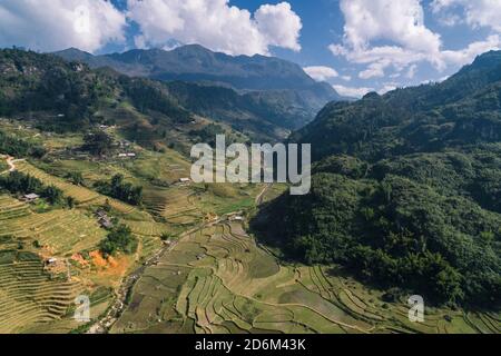 Reisfelder, Reisterrasse Paddy in Sa Pa Lao Cai Vietnam Asien Luftdrohne Photo View Stockfoto