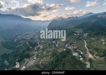 Reisfelder, Reisterrasse Paddy in Sa Pa Lao Cai Vietnam Asien Luftdrohne Photo View Stockfoto