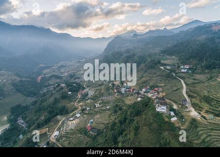 Reisfelder, Reisterrasse Paddy in Sa Pa Lao Cai Vietnam Asien Luftdrohne Photo View Stockfoto