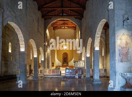 Barga, Italien - 6. Juni 2018: Das Kirchenschiff der Kathedrale des Heiligen Christophorus (Collegiata di San Cristoforo) Stockfoto