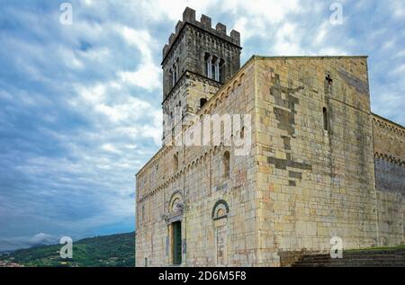 Italien, Barga, die Kathedrale des Heiligen Christophorus (Collegiata di San Cristoforo) im romanischen Stil, X Jahrhundert, Stockfoto