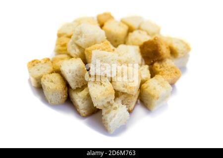 Croutons isoliert auf weißem Hintergrund Stockfoto