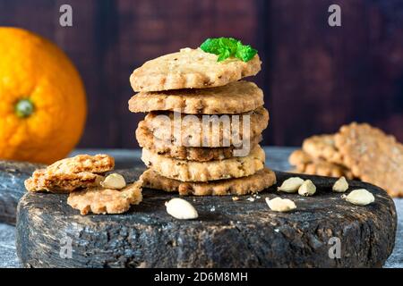 Orangen- und Kardamom-Shortbread-Kekse Stockfoto