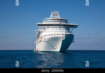 Riese das größte Schiff je nach Länge. Die größten und längsten Schiffe. Stockfoto