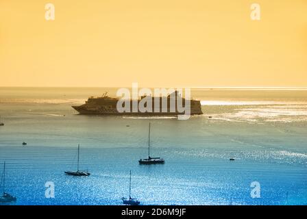 Riese das größte Schiff je nach Länge. Die größten und längsten Schiffe. Stockfoto