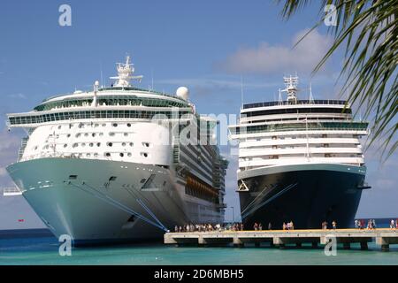 Riese das größte Schiff je nach Länge. Die größten und längsten Schiffe. Stockfoto