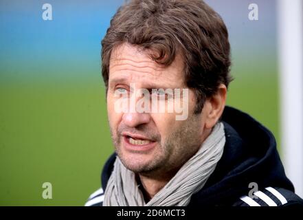 Arsenal-Manager Joe Montemurro wird am Ende des Spiels der FA Women's Super League im Meadow Park, London, interviewt. Stockfoto