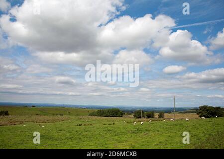 Wolke, die über die Cheshire Plain von der Moorside Lane aus gesehen Lyme Handley in der Nähe von Poynton Cheshire England Stockfoto