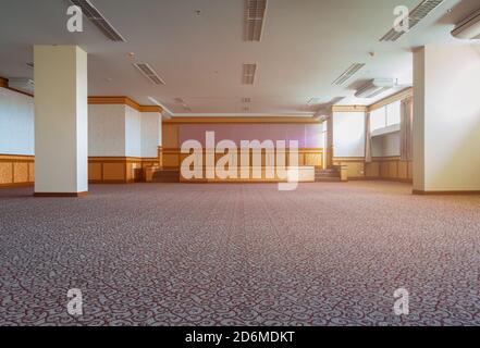 Inneneinrichtung Renovierung im Bau im Tagungsraum leer Stockfoto