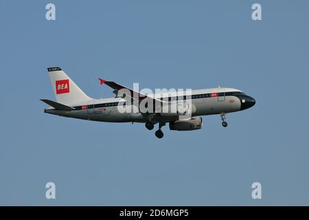 British Airways Airbus A319 Passagierflugzeug, Seriennr. G-EUPJ, lackiert in der Lackierung von BEA (British European Airways). Stockfoto