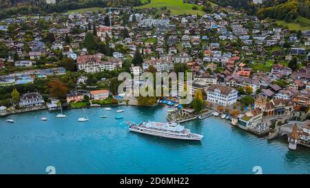 Ausflugsboot auf dem Thunersee in der Schweiz Stockfoto