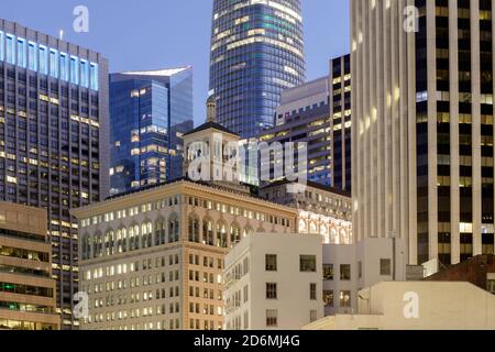 Niedriger Blick auf das Finanzviertel von San Francisco Stockfoto