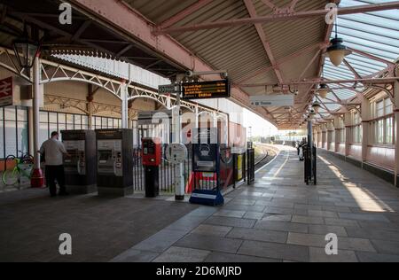 Windsor, Berkshire, England, Großbritannien. 2020. Die historische Windsor und Eton Central Station Plattform für Shuttle-Service nach Slough, Berkshire, England. Stockfoto