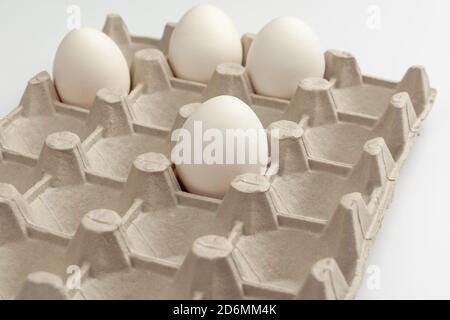 4 weiße Hühnereier Stockfoto