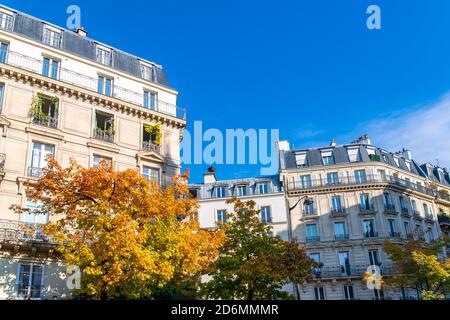 Paris, typische Fassaden und Straßen, schöne Gebäude in Republique Stockfoto
