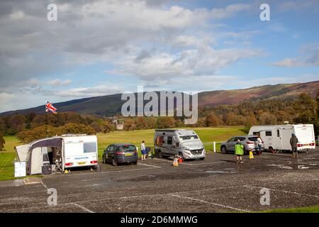 Caravan und Wohnmobil Rallye in der Cumbrian Marktstadt von Kirkby Lonsdale Cumbria mit Blick auf die Yorkshire Dales England VEREINIGTES KÖNIGREICH Stockfoto