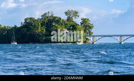 Die Brücken von Samana, Puente Peatonal Island Park, Samana, Dominikanische Republik. Stockfoto