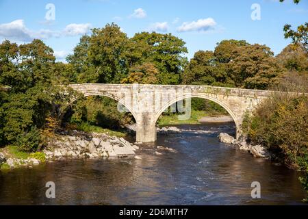 Mittelalterliche Teufelsbrücke über den Fluss Lune bei Kirkby Lonsdale Im Yorkshire Dales Nationalpark England Stockfoto