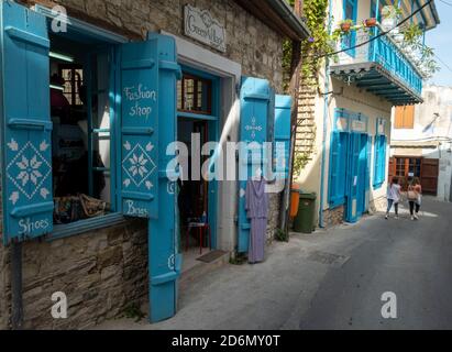 Bekleidung und Mode in Pano Lefkara, Zypern. Stockfoto