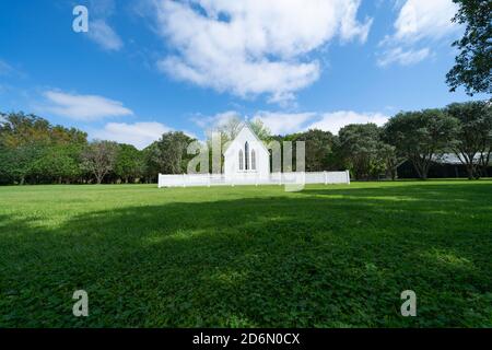 Kleine Kapelle in der malerischen man O war Bay auf Waiheke Insel Neuseeland Stockfoto