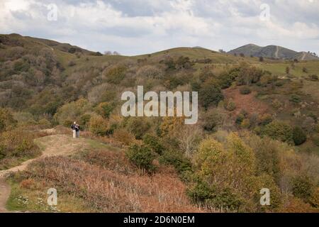 Der Blick vom Hangmans Hill auf das British Camp Hill Fort auf den Malvern Hills. Stockfoto