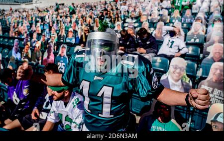 Philadelphia, PA, USA. Oktober 2020. 18. Oktober 2020: Fans werden für ihre Rückkehr gepumpt, bevor das NFL-Fußballmatchup zwischen den Baltimore Ravens und den Philadelphia Eagles am Lincoln Financial Field in Philadelphia, Pennsylvania, stattfindet. Scott Serio/Cal Sport Media/Alamy Live News Stockfoto