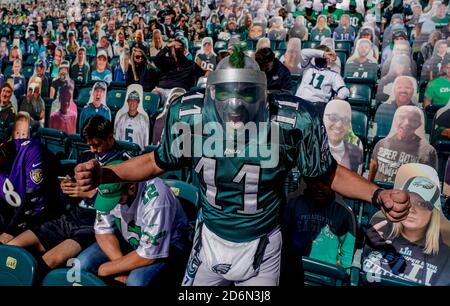 Philadelphia, PA, USA. Oktober 2020. 18. Oktober 2020: Fans werden für ihre Rückkehr gepumpt, bevor das NFL-Fußballmatchup zwischen den Baltimore Ravens und den Philadelphia Eagles am Lincoln Financial Field in Philadelphia, Pennsylvania, stattfindet. Scott Serio/Cal Sport Media/Alamy Live News Stockfoto