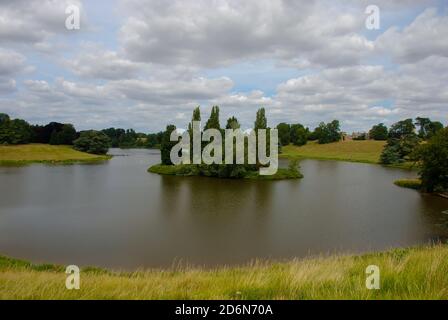 Der See auf dem Gelände des Blenheim Palace in der Nähe von Woodstock, Großbritannien Stockfoto