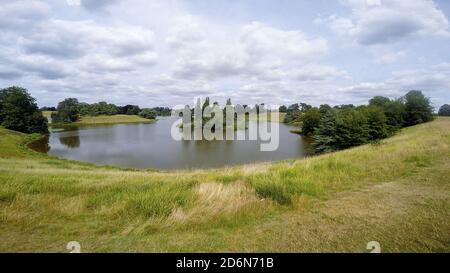 Der See auf dem Gelände des Blenheim Palace in der Nähe von Woodstock, Großbritannien Stockfoto