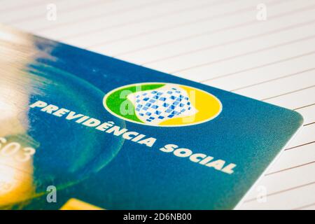 Brasilien. Oktober 2020. In dieser Abbildung ist das PrevidÃªncia Social Logo auf einer Bankkreditkarte zu sehen. Kredit: Rafael Henrique/SOPA Images/ZUMA Wire/Alamy Live Nachrichten Stockfoto