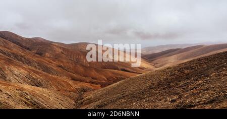 Berglandschaftsansicht vom Astronomischen Aussichtspunkt Sicasumbre (Mirador Astronomico De Sica Sumbre). Fuerteventura: Kanarische Inseln. Spanien. Stockfoto