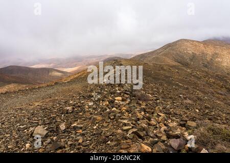 Berglandschaftsansicht vom Astronomischen Aussichtspunkt Sicasumbre (Mirador Astronomico De Sica Sumbre). Fuerteventura: Kanarische Inseln. Spanien. Stockfoto
