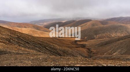 Berglandschaftsansicht vom Astronomischen Aussichtspunkt Sicasumbre (Mirador Astronomico De Sica Sumbre). Fuerteventura: Kanarische Inseln. Spanien. Stockfoto