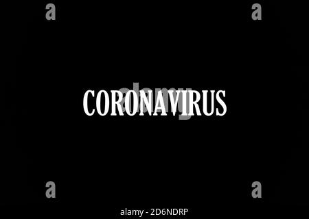 Die Aufschrift Coronavirus (Covid-19) wurde weiß auf schwarz. Das gefährlichste Virus des 21. Jahrhunderts. Krankheit und Infektion. Das unbesiegbare Monster Stockfoto