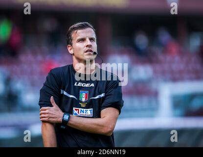 Schiedsrichter Federico La Penna während der Serie A 2020/21 Spiel zwischen Turin FC gegen Cagliari Calcio im Stadio Olimpico Grande Torino, Turin, Italien am 18. Oktober 2020 - Photo Fabrizio Carabelli Credit: LM/Fabrizio Carabelli/Alamy Live News Stockfoto