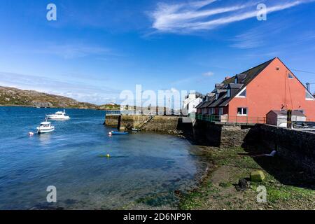 Der Hafen im Dorf Crookhaven, County Cork, Irland. Stockfoto