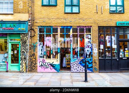 Außenansicht des Cream Vintage London Shops in Brick Lane, East London, Großbritannien Stockfoto