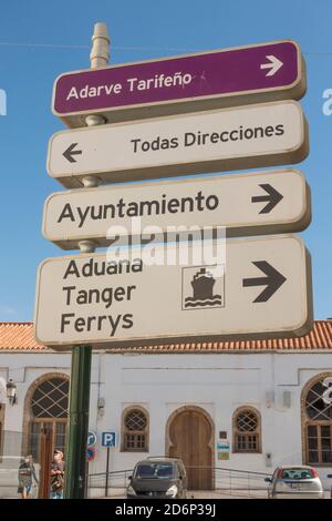 Beschilderung in Tarifa, Fähre, Zoll, Rathaus, Andalusien, Spanien Stockfoto
