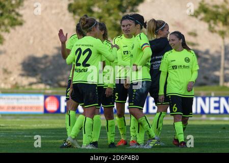 Weinberg, Deutschland. Oktober 2020. Weinberg Spieler nach dem Frauenregionalliga-Spiel zwischen SV Weinberg und FFC Wacker München. Sven Beyrich/SPP Kredit: SPP Sport Pressefoto. /Alamy Live Nachrichten Stockfoto