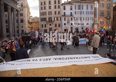 Rom, Italien. Oktober 2020. Demonstration vor dem Pantheon in Rom zur Unterstützung des Dekrets gegen Homotransphobie (Foto: Matteo Nardone/Pacific Press/Sipa USA) Quelle: SIPA USA/Alamy Live News Stockfoto