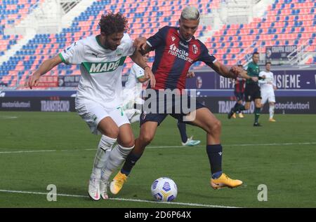 Assuolo Manuel Locatelli (L) und Bologna Nicolas Dominguez während der italienischen Serie A Fußballspiel Bologna FC gegen US Sassuolo bei der Renato Dall Stockfoto