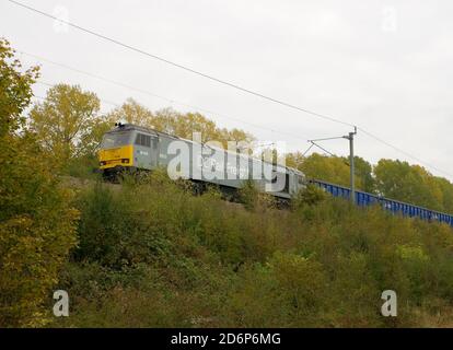 Die DC Rail Freight Class 60 60029 'Ben Nevis' führt durch Harleston Firs auf der West Coast Main Line, Northamptonshire, Großbritannien Stockfoto