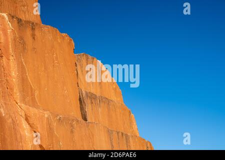 Red Rocks Open Space in Colorado Springs - wunderschöne Formation Vor einem strahlend blauen Himmel Stockfoto