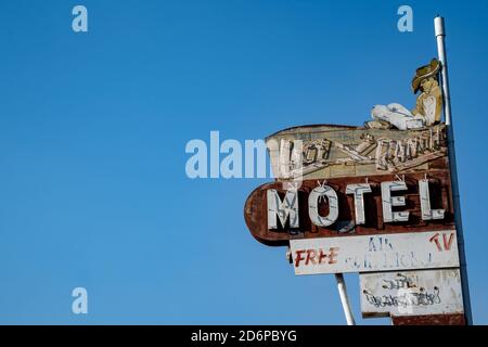 Vernal, Utah - 20. September 2020: Neonschild für das Lazy K Ranch Motel Stockfoto